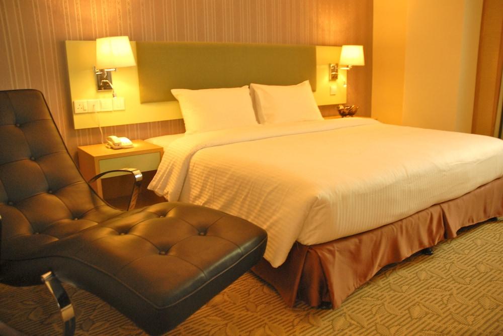 The Pavilion Hotel 3*